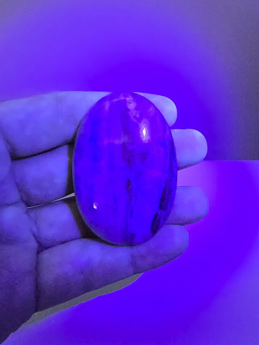 Blue Scheelite Crystal Palmstone - Picture 8 of 9
